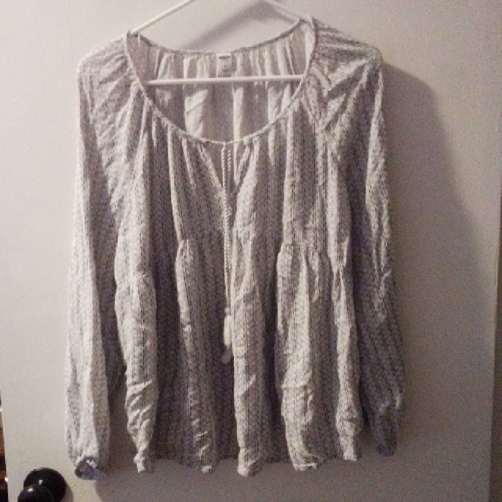 Old Navy White Pleated Long Sleeve Blouse